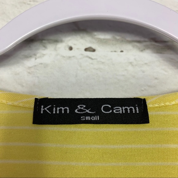 Kim & Cami Tie Front Flutter Appliqué Sleeve Top S - Picture 5 of 7